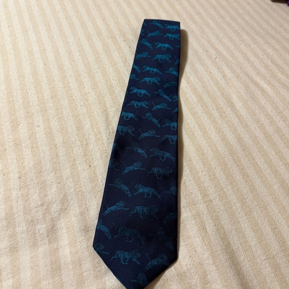 Ben Silver Blue & Teal Lion Print Silk Neck Tie - Picture 1 of 6